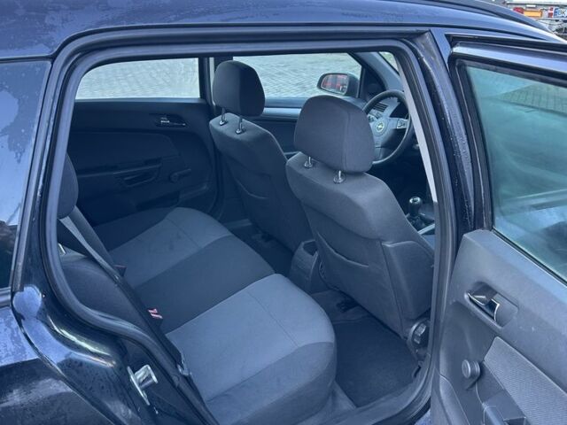 Черный Опель Астра, объемом двигателя 1.6 л и пробегом 228 тыс. км за 4400 $, фото 10 на Automoto.ua