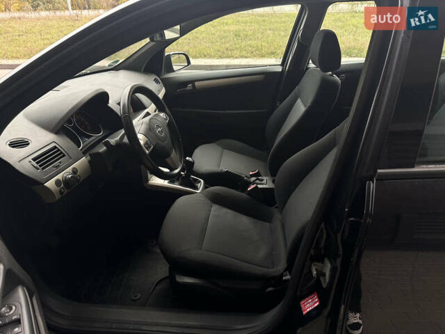 Черный Опель Астра, объемом двигателя 1.6 л и пробегом 216 тыс. км за 5600 $, фото 9 на Automoto.ua