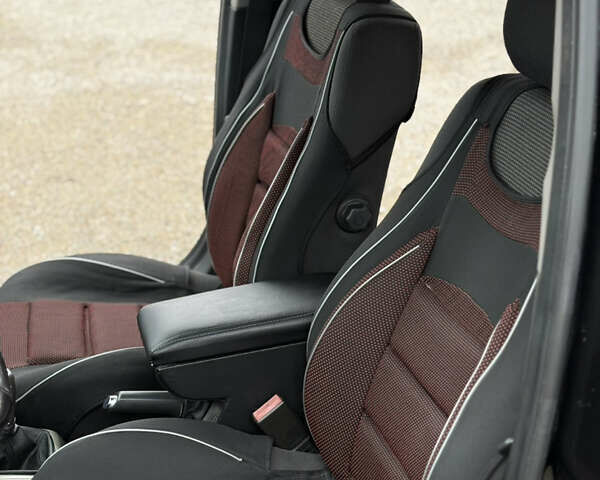 Черный Опель Астра, объемом двигателя 1.7 л и пробегом 230 тыс. км за 4800 $, фото 7 на Automoto.ua