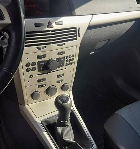 Чорний Опель Астра, об'ємом двигуна 1.6 л та пробігом 207 тис. км за 5400 $, фото 9 на Automoto.ua