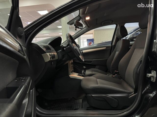 Черный Опель Астра, объемом двигателя 0 л и пробегом 219 тыс. км за 5900 $, фото 6 на Automoto.ua