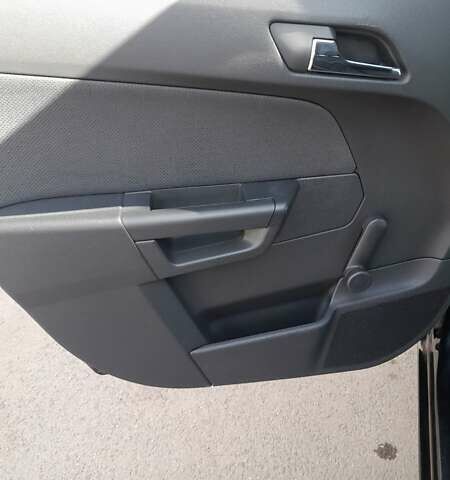 Чорний Опель Астра, об'ємом двигуна 1.6 л та пробігом 207 тис. км за 5400 $, фото 6 на Automoto.ua