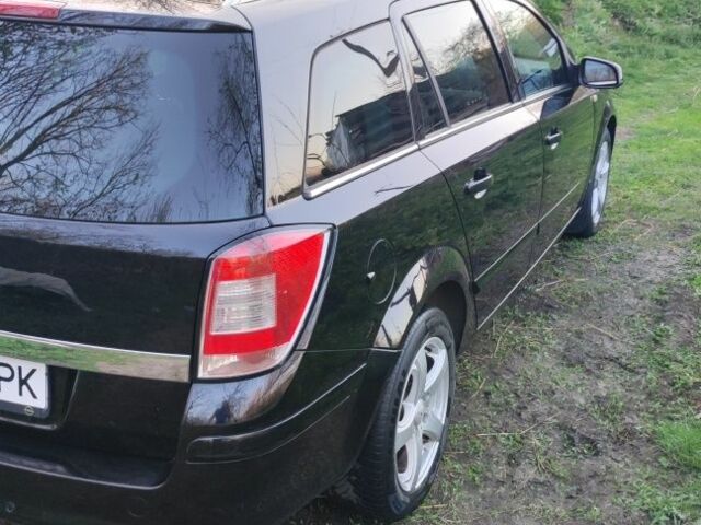 Черный Опель Астра, объемом двигателя 1.6 л и пробегом 245 тыс. км за 5850 $, фото 3 на Automoto.ua