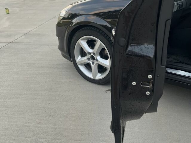 Черный Опель Астра, объемом двигателя 1.9 л и пробегом 270 тыс. км за 5200 $, фото 13 на Automoto.ua