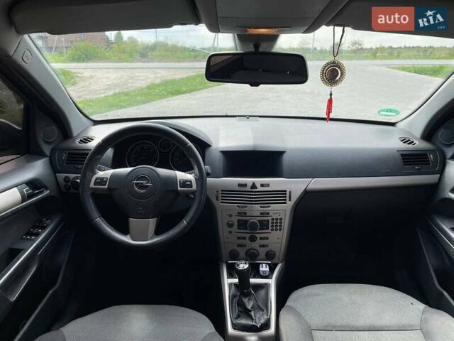 Черный Опель Астра, объемом двигателя 1.91 л и пробегом 242 тыс. км за 4500 $, фото 9 на Automoto.ua