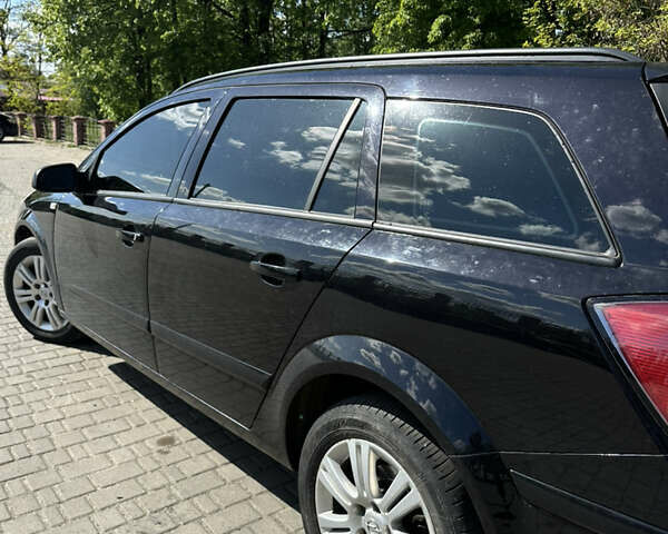 Черный Опель Астра, объемом двигателя 1.6 л и пробегом 280 тыс. км за 5100 $, фото 5 на Automoto.ua