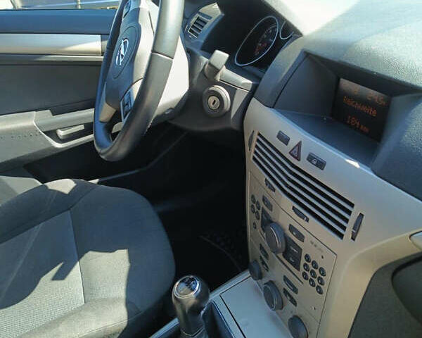 Черный Опель Астра, объемом двигателя 0 л и пробегом 230 тыс. км за 4850 $, фото 9 на Automoto.ua