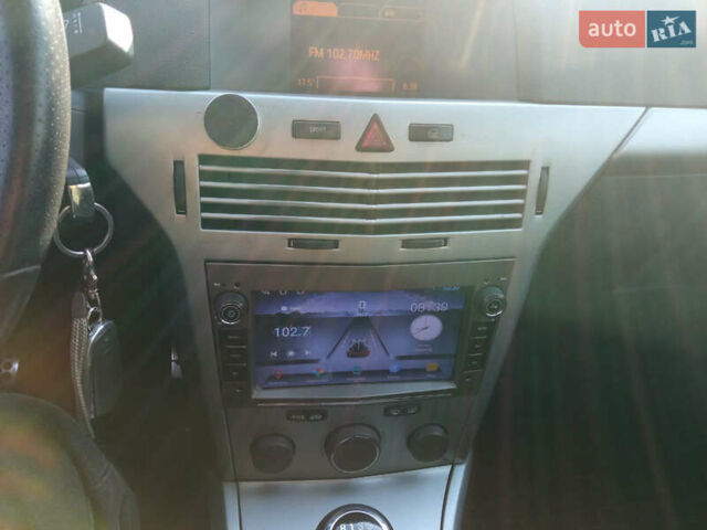 Черный Опель Астра, объемом двигателя 1.6 л и пробегом 250 тыс. км за 5500 $, фото 5 на Automoto.ua