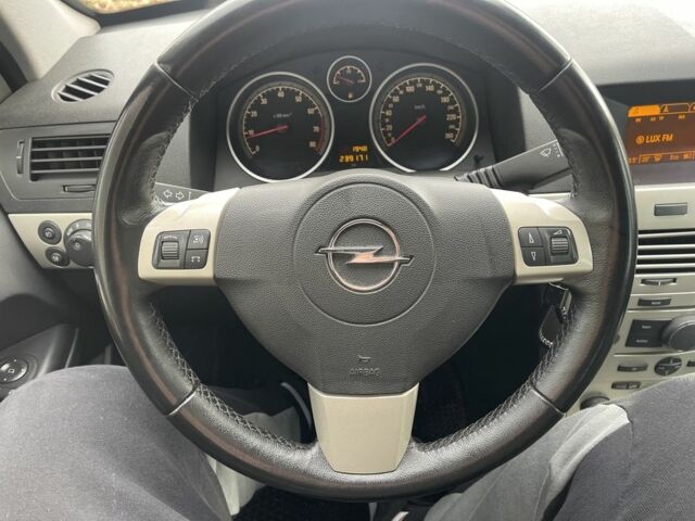 Черный Опель Астра, объемом двигателя 1.6 л и пробегом 239 тыс. км за 5350 $, фото 16 на Automoto.ua