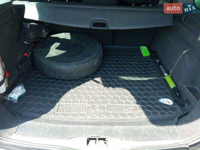 Черный Опель Астра, объемом двигателя 1.6 л и пробегом 250 тыс. км за 5500 $, фото 3 на Automoto.ua