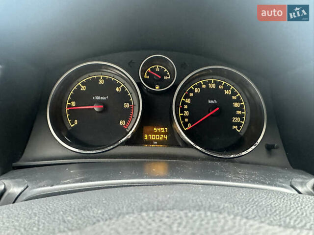 Черный Опель Астра, объемом двигателя 1.9 л и пробегом 370 тыс. км за 4250 $, фото 13 на Automoto.ua