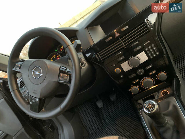 Черный Опель Астра, объемом двигателя 1.91 л и пробегом 286 тыс. км за 5550 $, фото 90 на Automoto.ua