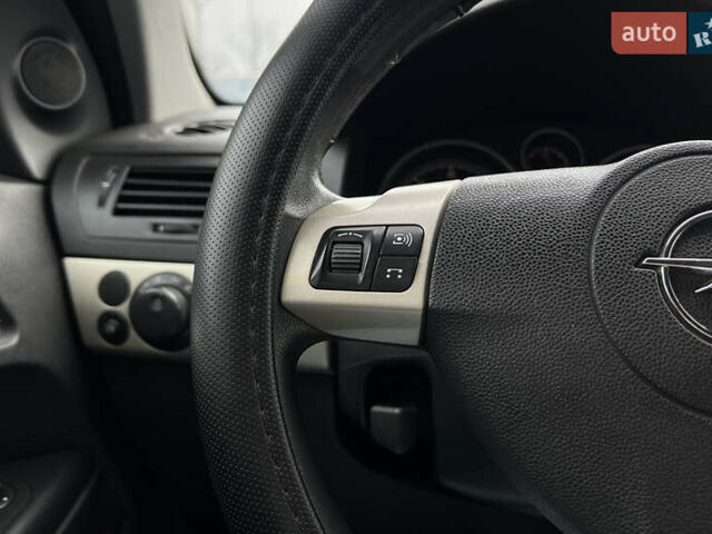 Чорний Опель Астра, об'ємом двигуна 1.69 л та пробігом 250 тис. км за 5000 $, фото 11 на Automoto.ua