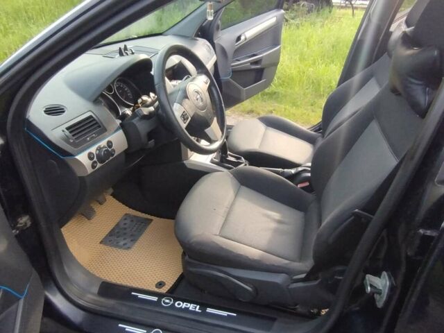 Черный Опель Астра, объемом двигателя 1.91 л и пробегом 260 тыс. км за 4300 $, фото 5 на Automoto.ua