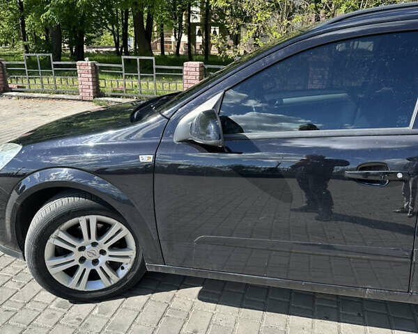 Черный Опель Астра, объемом двигателя 1.6 л и пробегом 280 тыс. км за 5100 $, фото 6 на Automoto.ua