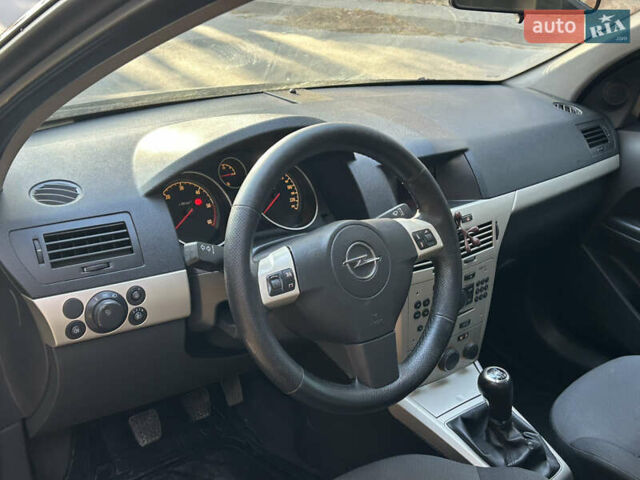 Чорний Опель Астра, об'ємом двигуна 1.3 л та пробігом 297 тис. км за 3999 $, фото 29 на Automoto.ua