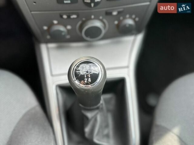 Черный Опель Астра, объемом двигателя 1.6 л и пробегом 191 тыс. км за 4600 $, фото 35 на Automoto.ua