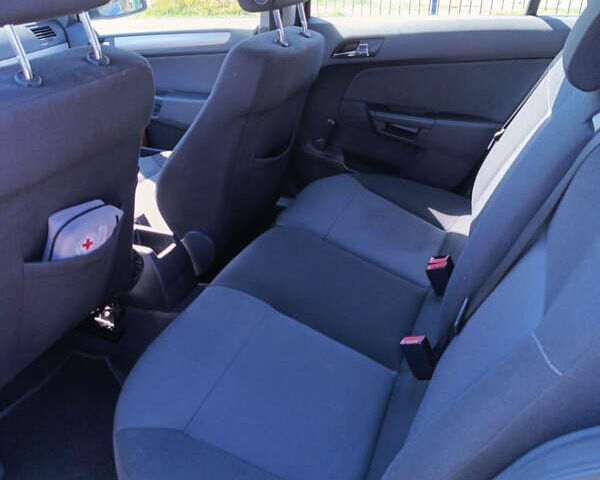 Черный Опель Астра, объемом двигателя 0 л и пробегом 230 тыс. км за 4850 $, фото 10 на Automoto.ua