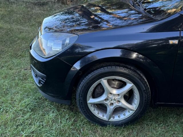 Черный Опель Астра, объемом двигателя 1.6 л и пробегом 228 тыс. км за 4450 $, фото 6 на Automoto.ua