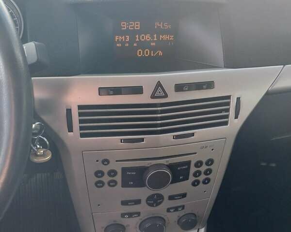 Чорний Опель Астра, об'ємом двигуна 1.6 л та пробігом 180 тис. км за 5200 $, фото 7 на Automoto.ua