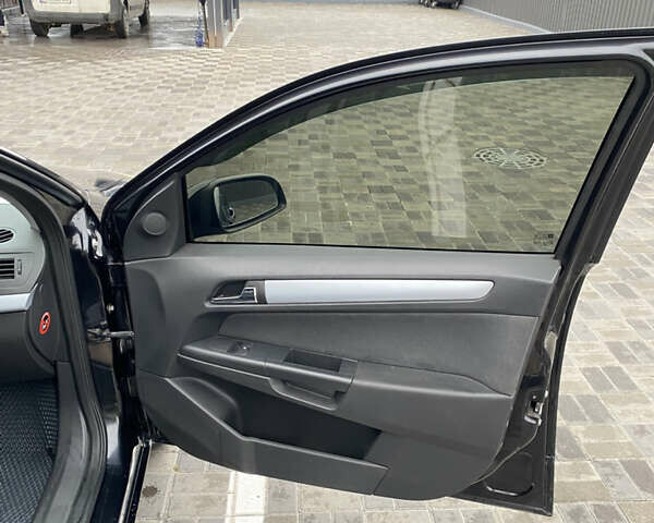 Чорний Опель Астра, об'ємом двигуна 1.25 л та пробігом 202 тис. км за 4500 $, фото 11 на Automoto.ua