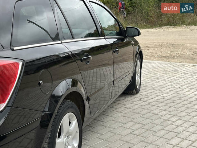 Черный Опель Астра, объемом двигателя 1.6 л и пробегом 250 тыс. км за 4399 $, фото 14 на Automoto.ua
