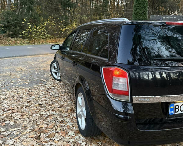 Черный Опель Астра, объемом двигателя 1.6 л и пробегом 310 тыс. км за 4000 $, фото 3 на Automoto.ua