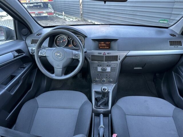 Черный Опель Астра, объемом двигателя 1.6 л и пробегом 228 тыс. км за 4400 $, фото 7 на Automoto.ua