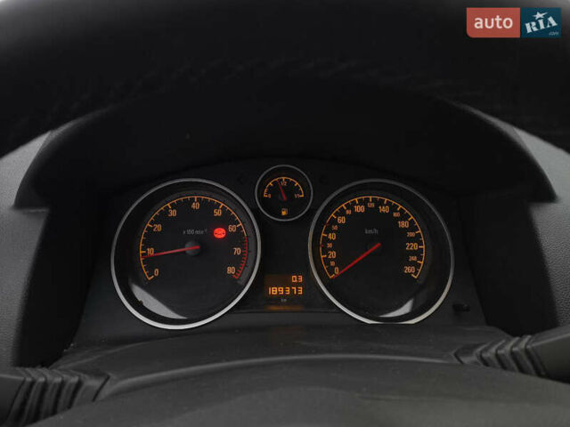 Черный Опель Астра, объемом двигателя 1.6 л и пробегом 189 тыс. км за 4999 $, фото 14 на Automoto.ua