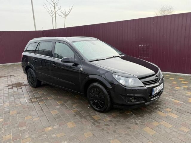 Черный Опель Астра, объемом двигателя 1.7 л и пробегом 240 тыс. км за 2800 $, фото 2 на Automoto.ua