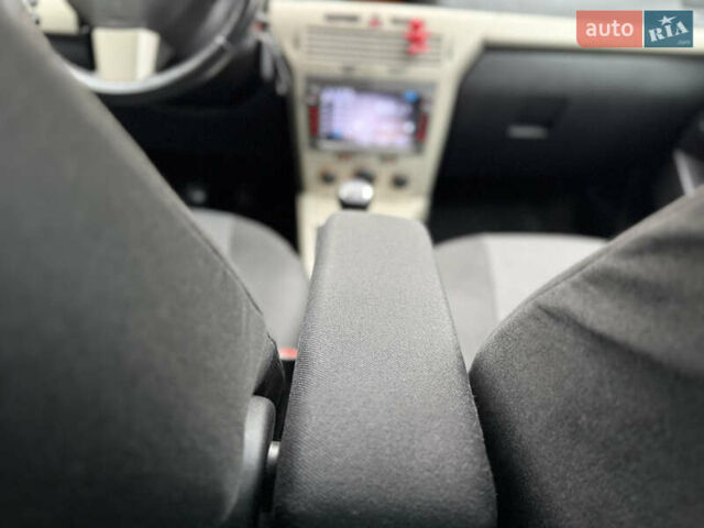 Черный Опель Астра, объемом двигателя 1.69 л и пробегом 330 тыс. км за 4700 $, фото 37 на Automoto.ua