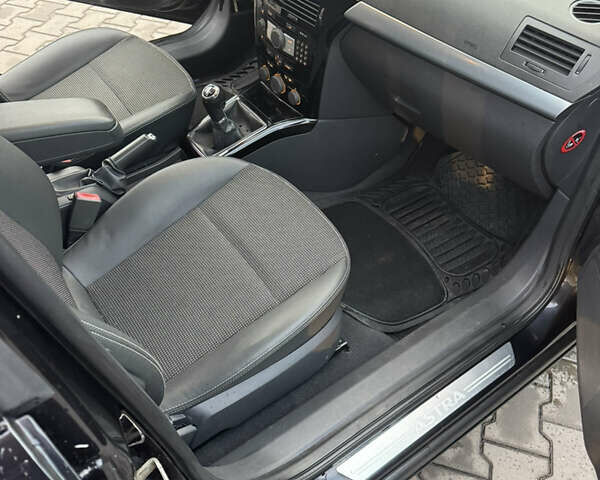 Черный Опель Астра, объемом двигателя 1.8 л и пробегом 223 тыс. км за 6300 $, фото 10 на Automoto.ua