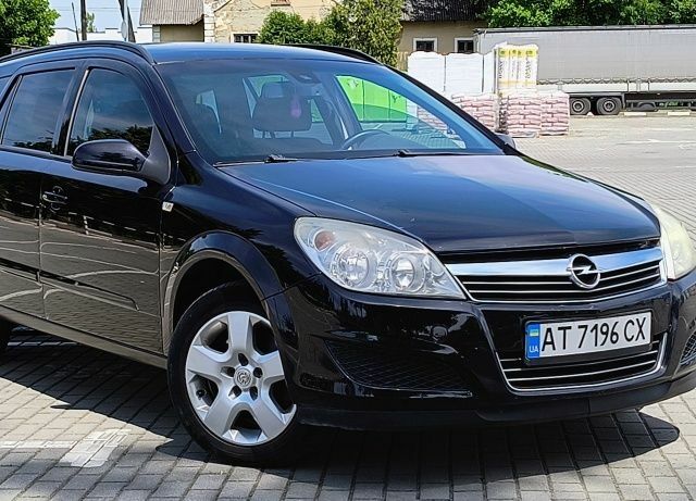 Черный Опель Астра, объемом двигателя 1.7 л и пробегом 260 тыс. км за 4700 $, фото 2 на Automoto.ua