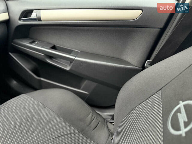 Опель Астра 2008 в Ровно на Automoto.ua Черный Опель Астра, объемом двигателя 1.7 л и пробегом 330 тыс. км за 4300 $, фото 41 на Automoto.ua