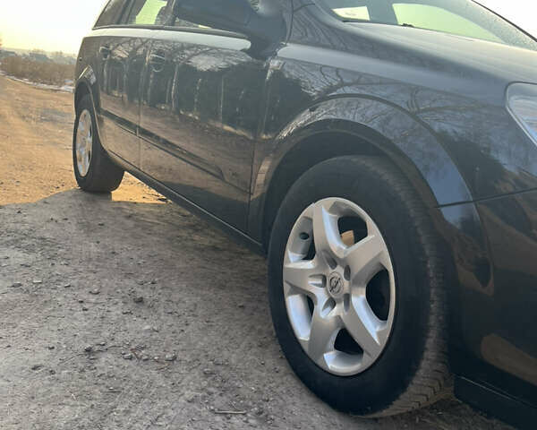 Черный Опель Астра, объемом двигателя 1.69 л и пробегом 270 тыс. км за 5500 $, фото 2 на Automoto.ua