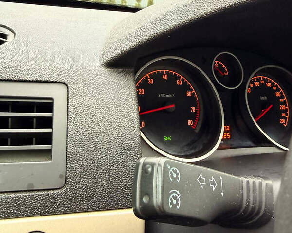 Чорний Опель Астра, об'ємом двигуна 1.8 л та пробігом 320 тис. км за 5400 $, фото 31 на Automoto.ua