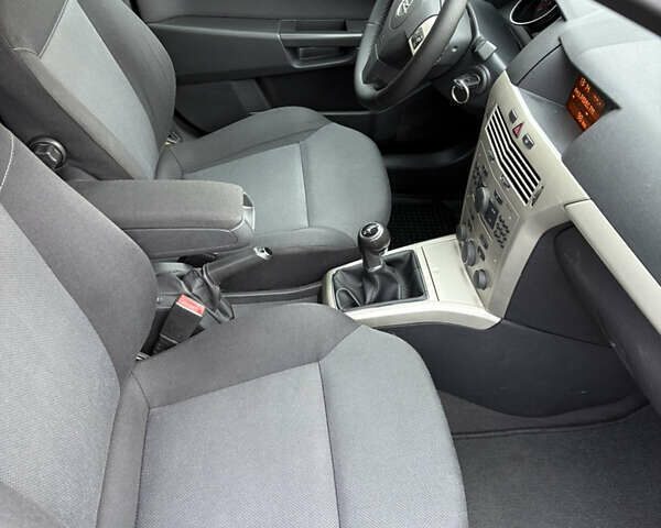 Чорний Опель Астра, об'ємом двигуна 1.6 л та пробігом 208 тис. км за 5400 $, фото 37 на Automoto.ua