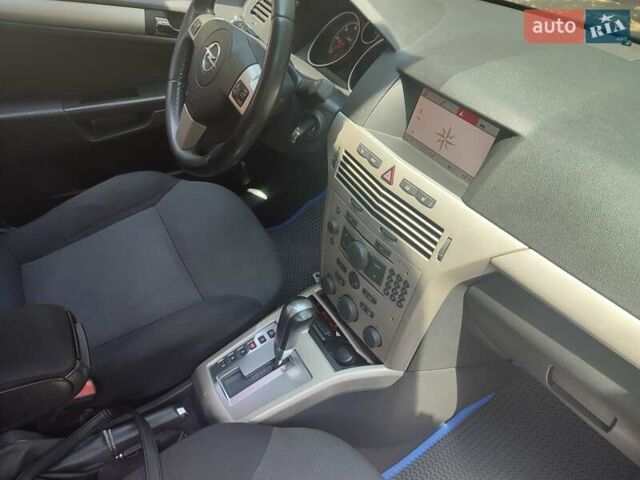 Черный Опель Астра, объемом двигателя 1.9 л и пробегом 287 тыс. км за 5400 $, фото 18 на Automoto.ua