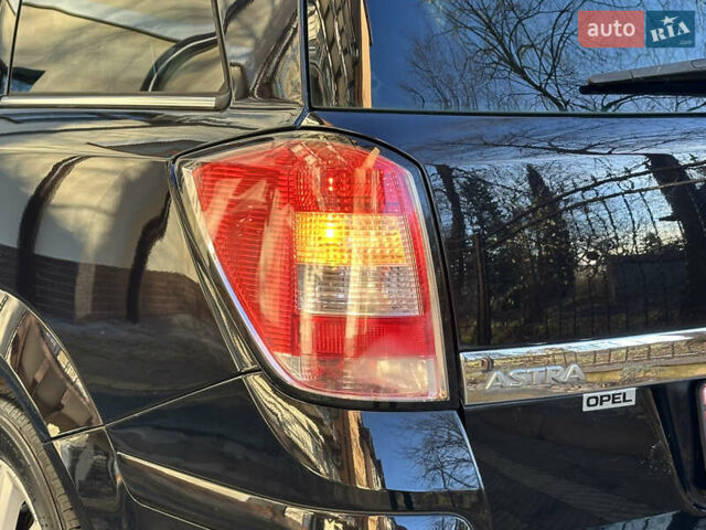 Черный Опель Астра, объемом двигателя 1.6 л и пробегом 180 тыс. км за 5499 $, фото 48 на Automoto.ua