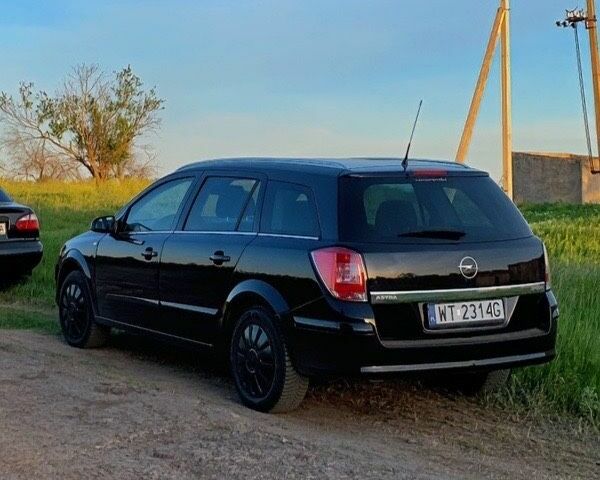 Черный Опель Астра, объемом двигателя 1.7 л и пробегом 244 тыс. км за 2500 $, фото 1 на Automoto.ua