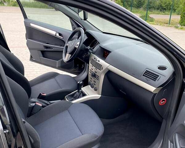 Черный Опель Астра, объемом двигателя 1.6 л и пробегом 222 тыс. км за 5200 $, фото 22 на Automoto.ua