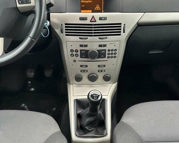 Чорний Опель Астра, об'ємом двигуна 1.6 л та пробігом 247 тис. км за 5800 $, фото 22 на Automoto.ua