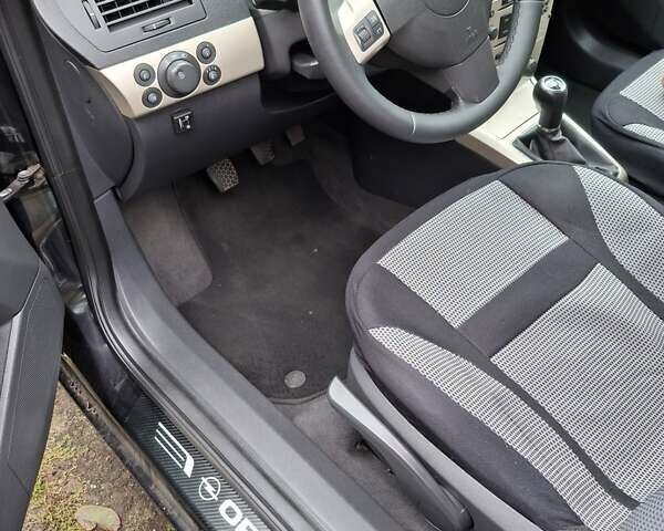 Чорний Опель Астра, об'ємом двигуна 1.6 л та пробігом 210 тис. км за 5950 $, фото 21 на Automoto.ua