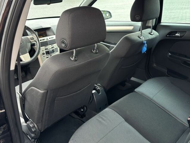 Черный Опель Астра, объемом двигателя 1.8 л и пробегом 225 тыс. км за 5800 $, фото 16 на Automoto.ua