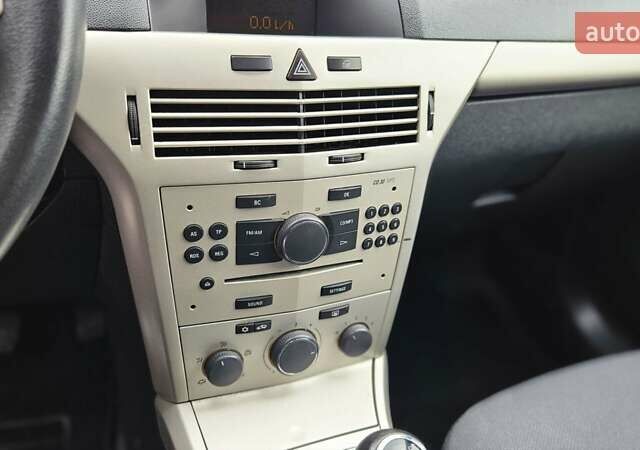 Черный Опель Астра, объемом двигателя 1.6 л и пробегом 209 тыс. км за 5850 $, фото 60 на Automoto.ua