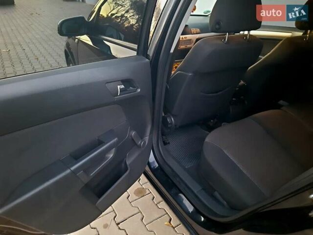 Черный Опель Астра, объемом двигателя 1.6 л и пробегом 327 тыс. км за 4400 $, фото 13 на Automoto.ua