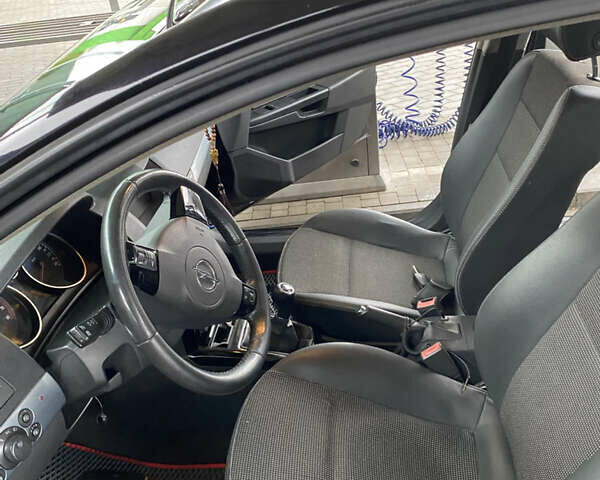 Черный Опель Астра, объемом двигателя 1.6 л и пробегом 230 тыс. км за 5000 $, фото 15 на Automoto.ua