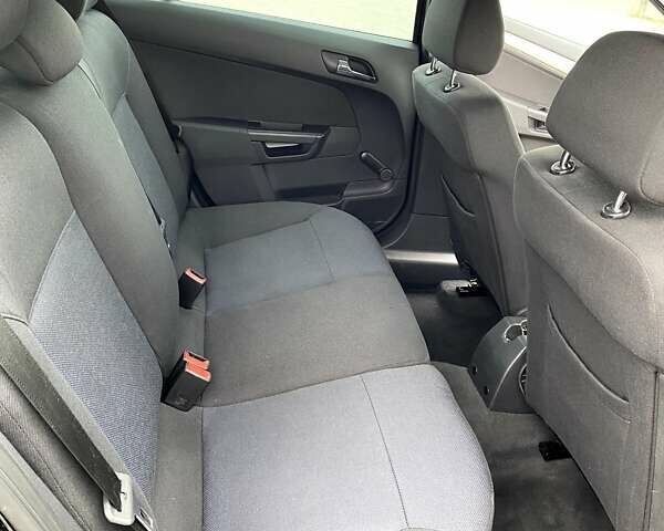 Черный Опель Астра, объемом двигателя 1.6 л и пробегом 222 тыс. км за 5200 $, фото 9 на Automoto.ua