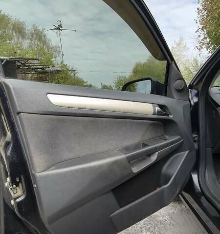 Черный Опель Астра, объемом двигателя 1.6 л и пробегом 267 тыс. км за 5500 $, фото 7 на Automoto.ua