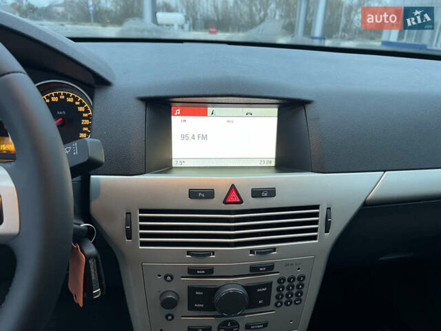 Чорний Опель Астра, об'ємом двигуна 1.6 л та пробігом 215 тис. км за 5500 $, фото 10 на Automoto.ua